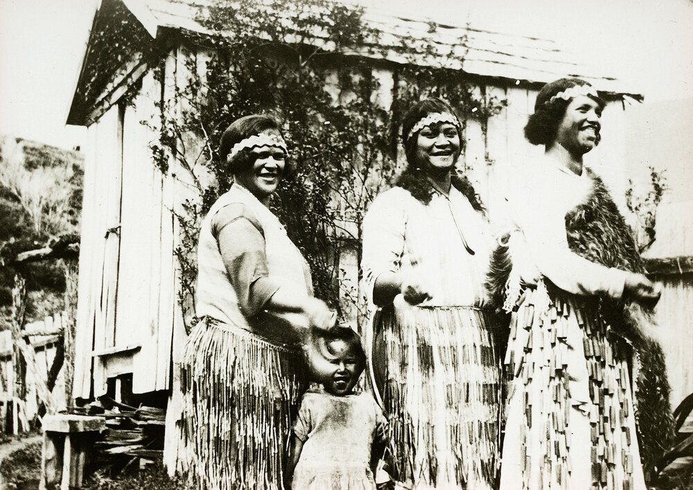 Presbyterian Māori Mission &ndash; Poi Performance, Traditional Māori Clothing, Tangi, and Wedding